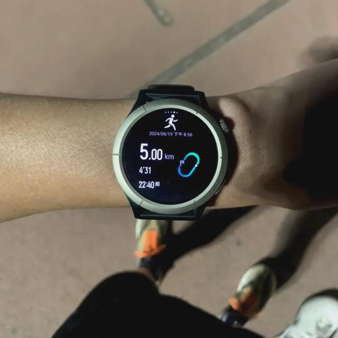 米Cheetah Pro会是你下个赛场好队友吗？MG电子1500元跑表首选？Amazfit 华(图21)