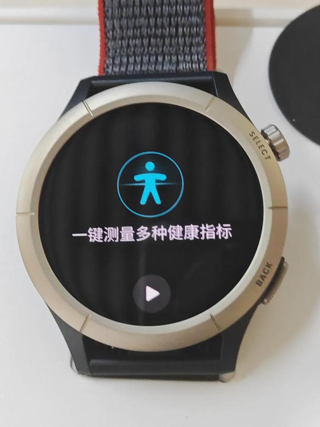 米Cheetah Pro会是你下个赛场好队友吗？MG电子1500元跑表首选？Amazfit 华(图5)