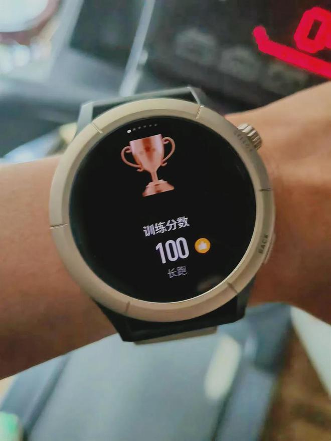 米Cheetah Pro会是你下个赛场好队友吗？MG电子1500元跑表首选？Amazfit 华(图9)